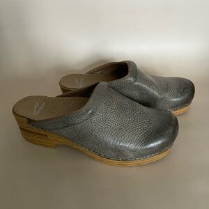 Dansko Textured Gray Leather Mules Size 8 or 38